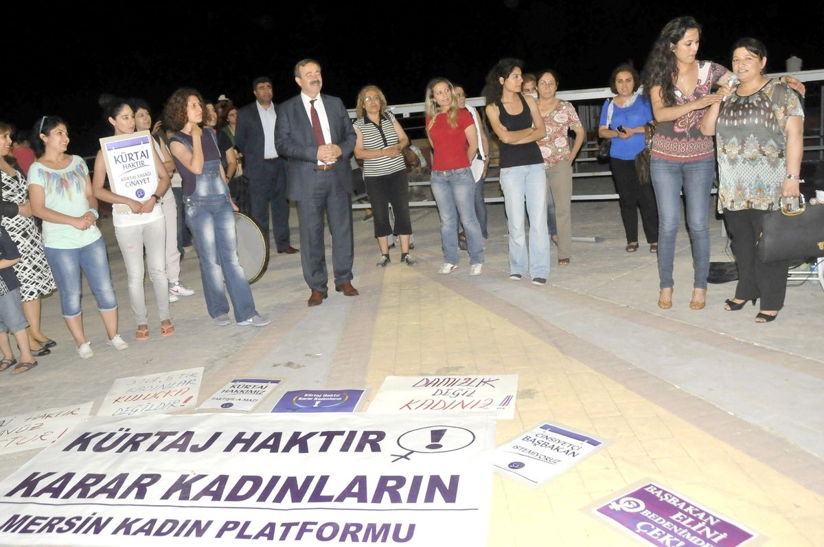 Başkan Türk\'ten Kürtaj Eylemine Destek