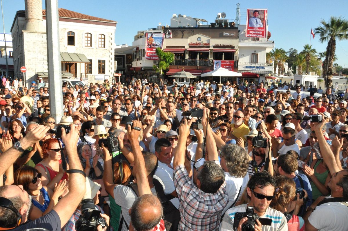 Bodrumlular Tutuklanan Başkan Kocadon İçin Sokağa Döküldü