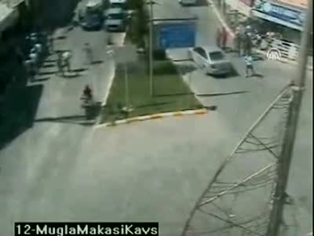 Deprem Anı Kameralara Yansıdı