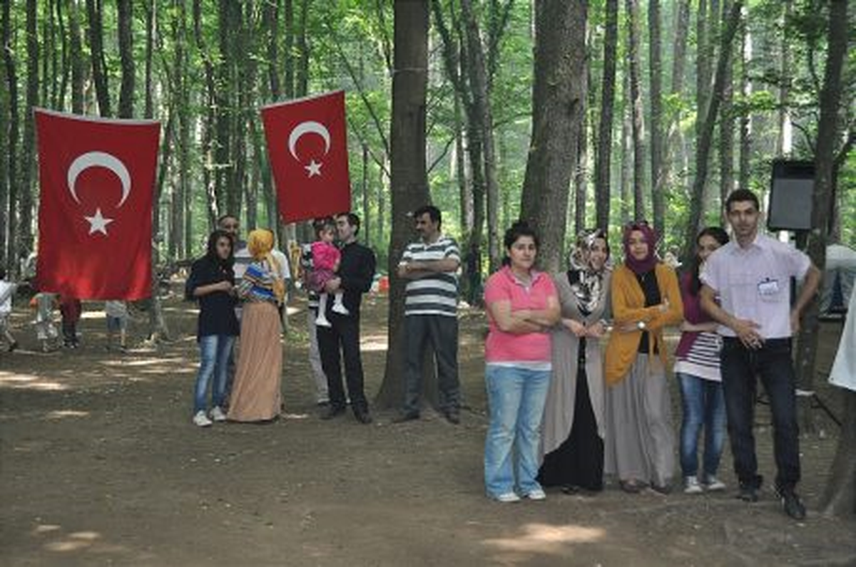 Dernekler Kemerburgaz Kurtkemeri\'nde Piknik Yaptı