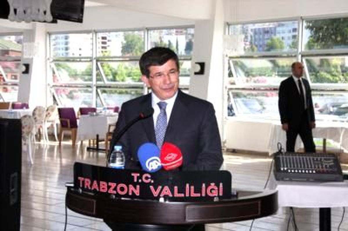 Dışişleri Bakanı Ahmet Davutoğlu Gürcistan\'a Vizesiz Geçişleri Değerlendirdi