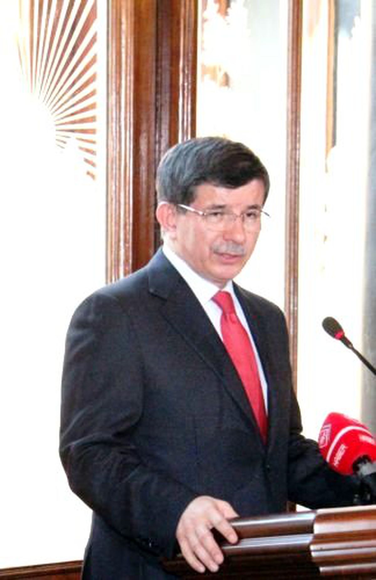 Dışişleri Bakanı Davutoğlu Trabzon\'da: "Türkiye-Rusya İlişkileri Altın Çağını Yaşıyor"