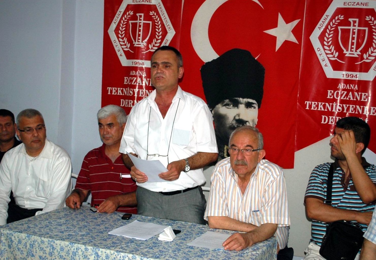 Eczane Teknisyenleri Mesai Saatlerine Tepki