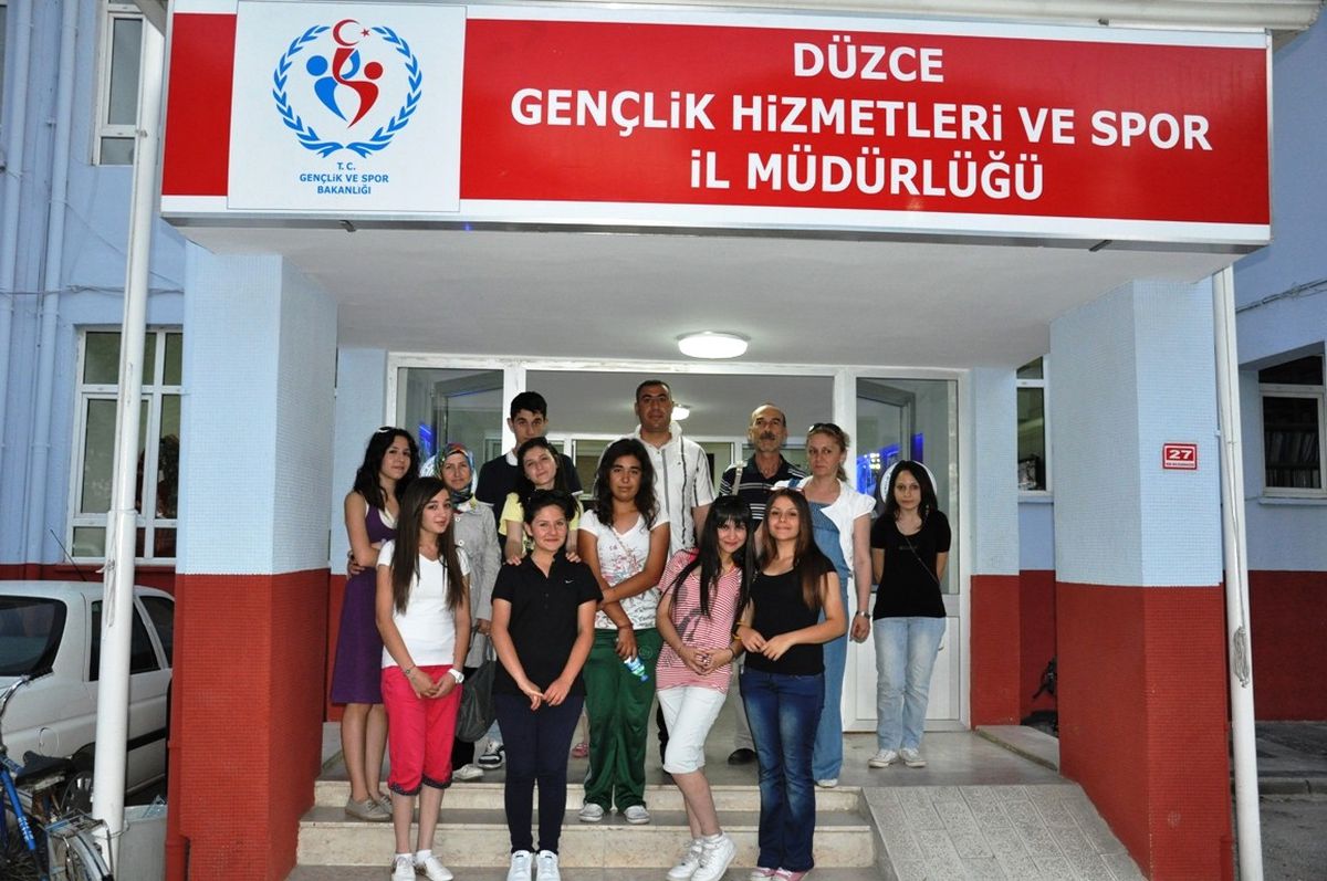 Genç Kızlar Kampa Gitti