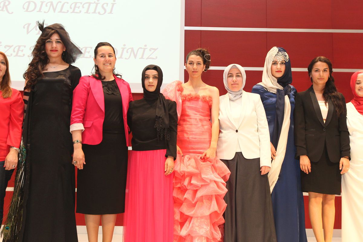 Gesmek\'te Muhteşem Defile