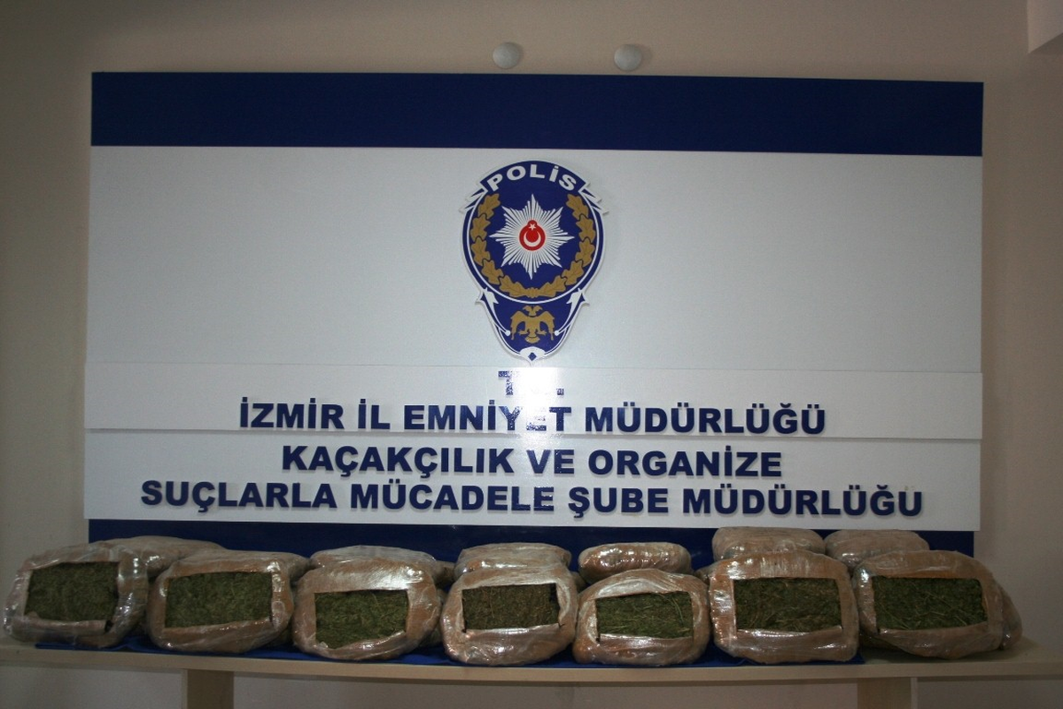 İzmir\'de Esrar Operasyonu