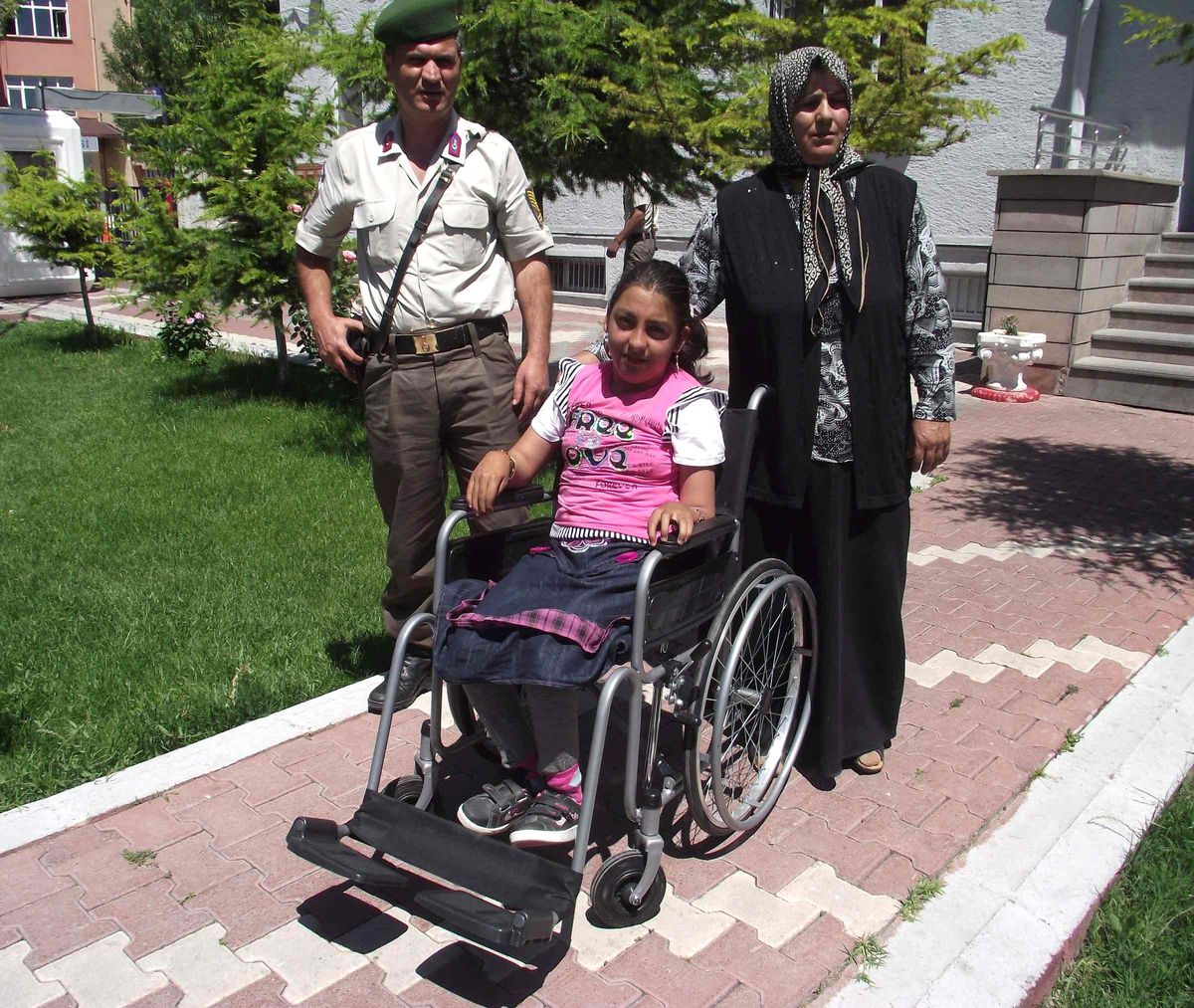 Jandarmanın Topladığı Mavi Kapak Engelli Öğrenciye Umut Oldu