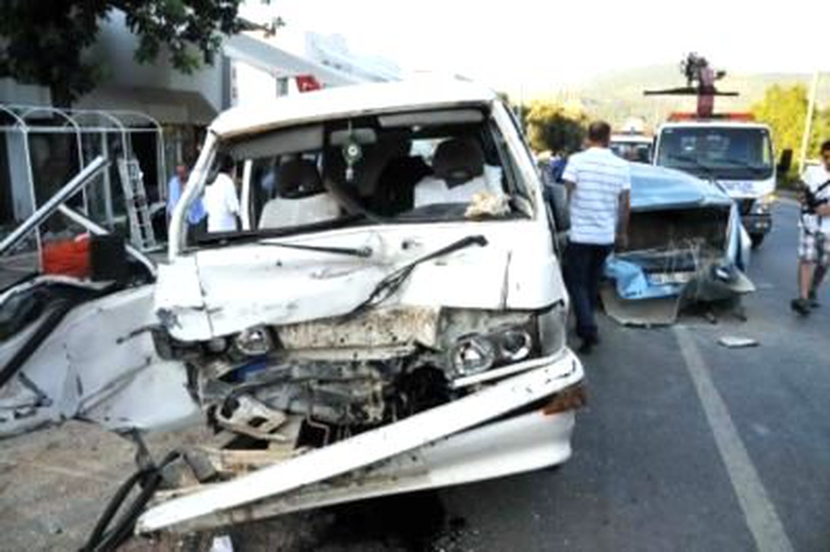 Milas'ta Trafik Kazası: 1 Ölü, 4 Yaralı