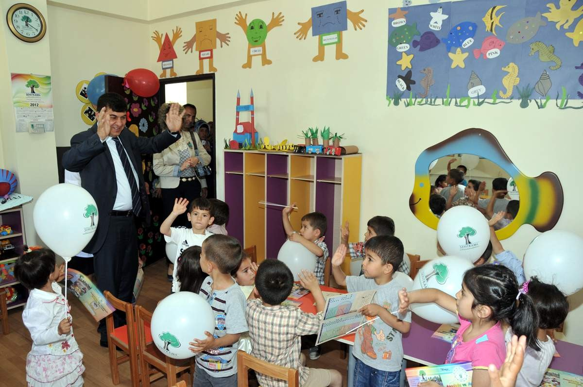 Minik Öğrenciler, Karnelerini Başkan Fadıloğlu\'nun Elinden Aldılar