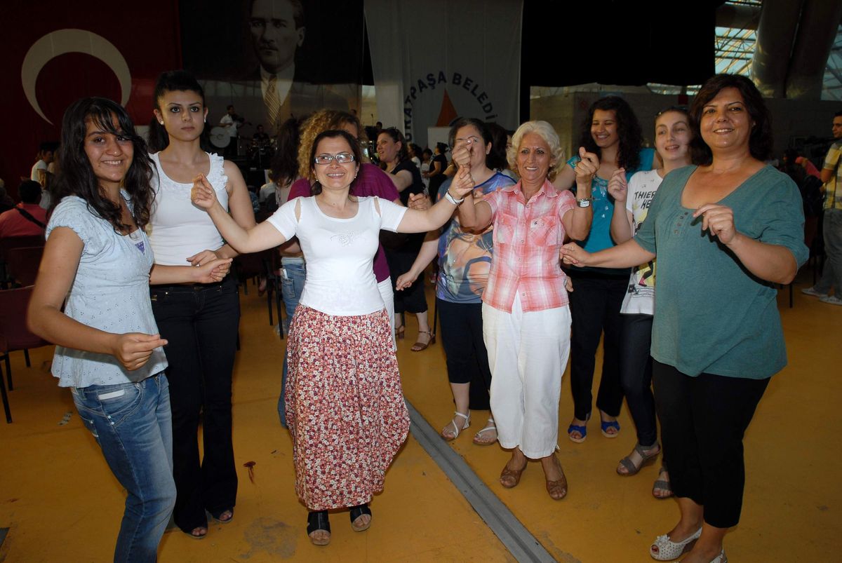 Muratpaşa Kursiyeleri, Kapanış Konserinde Eğlendi