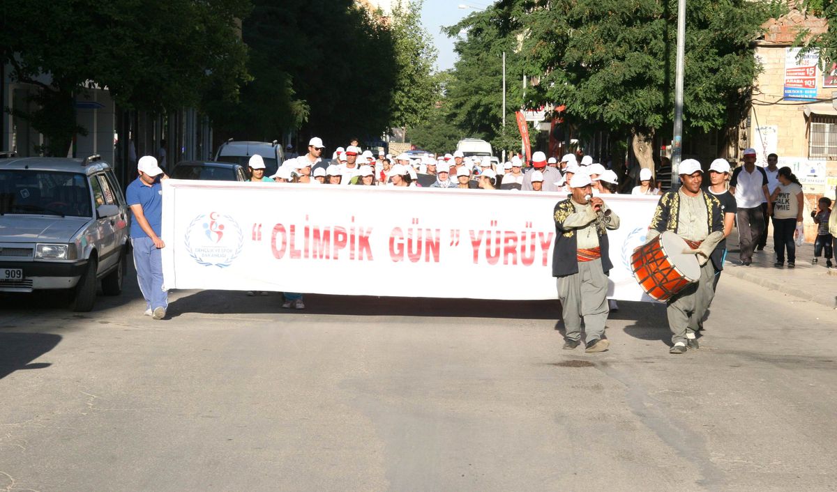 Olimpik Gün Yürüyüşü Yapıldı