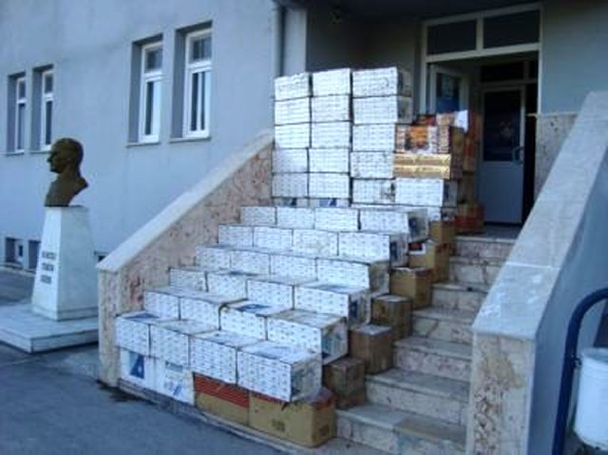 Pervari\'de 2 Bin 500 Paket Kaçak Sigara Ele Geçirildi