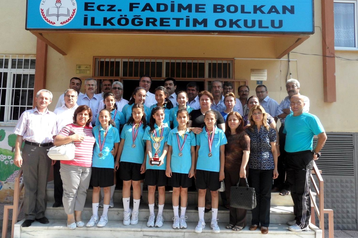 Salihli\'nin 2 Okulu Tarih Yazdı