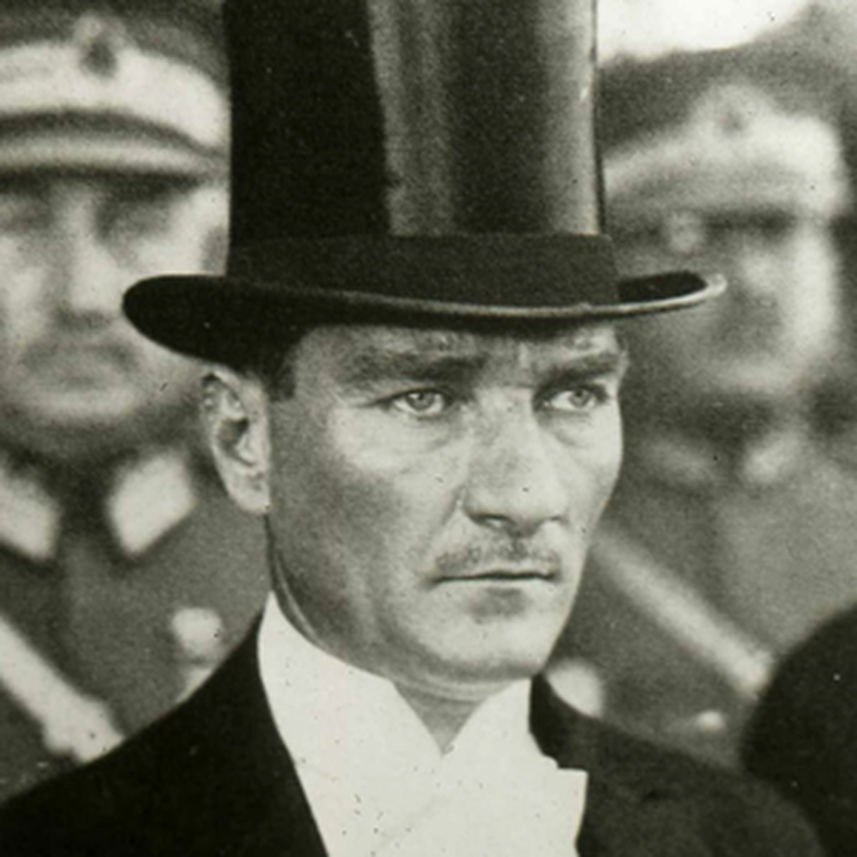 Türkler Atatürk Efsanesini Yıkıyor