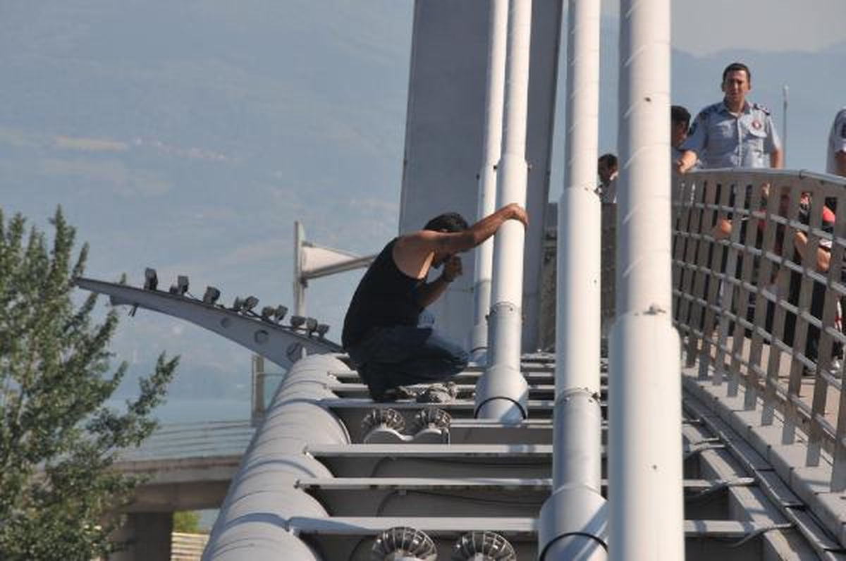Ağabeyine Kızdı İntihara Teşebbüs Etti