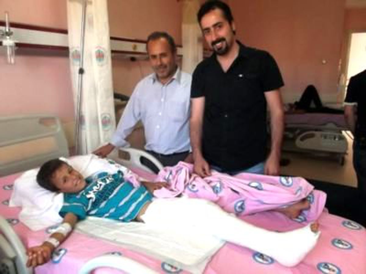 Ağaçtan Düşen Çocuk, Bacağına Saplanan Korkuluk Demiri ile Hastaneye Götürüldü