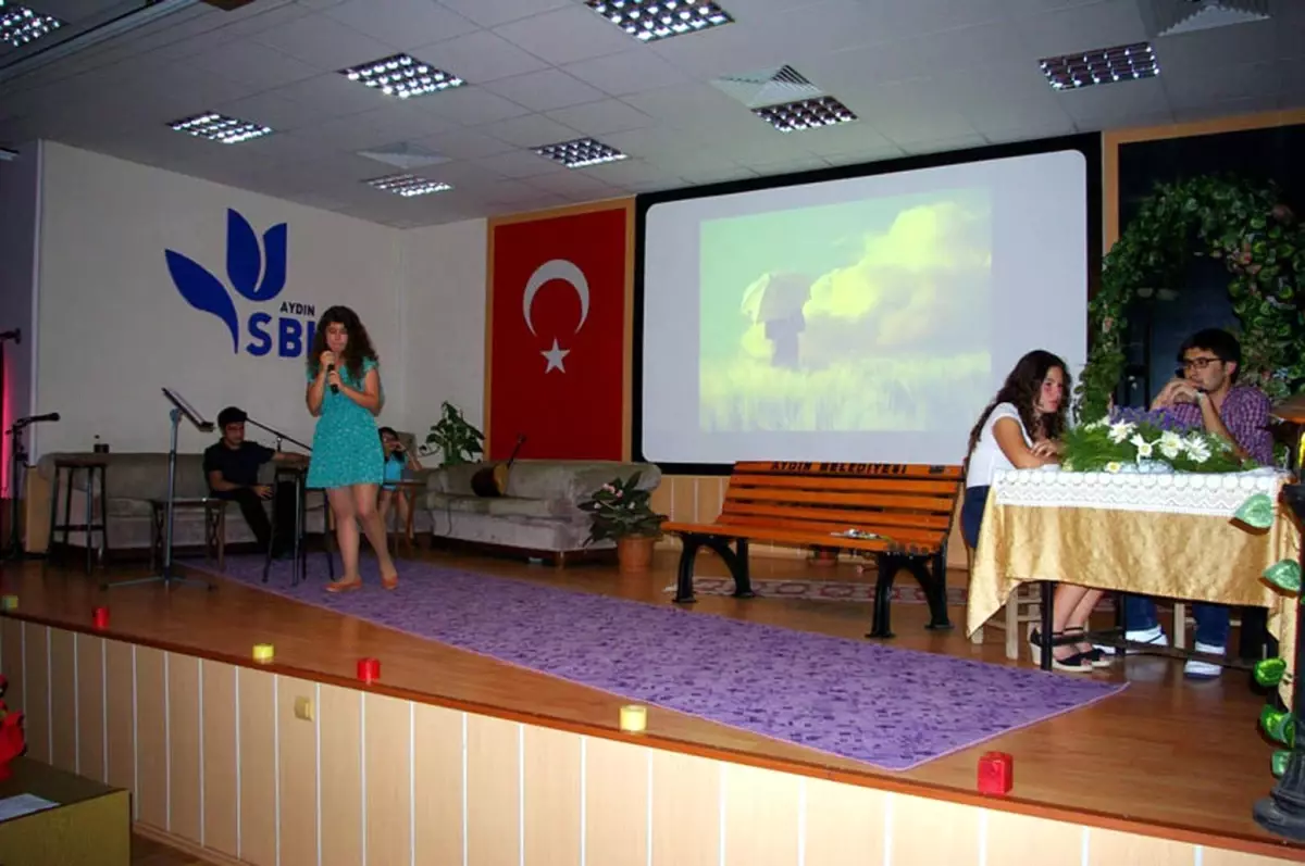 Aydın Sosyal Bilimler Lisesi Perdeyi Şiirlerle Kapattı