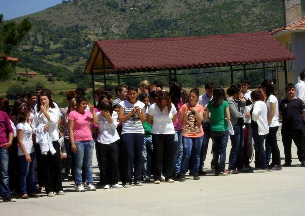 Balya\'da Coşkulu Karne Töreni
