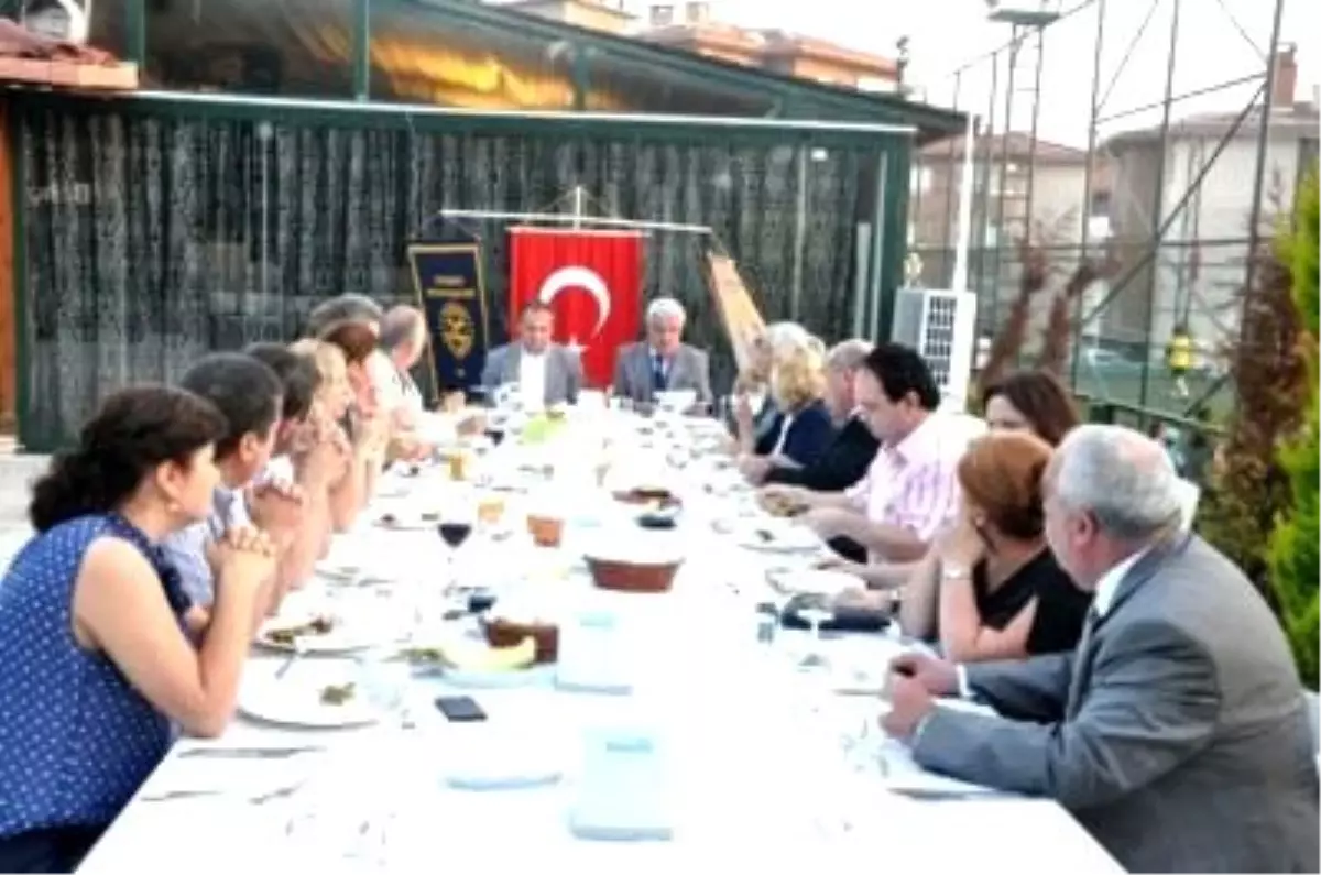 Başkan Dalgıç Rotary Kulübü'nün Yemeğine Katıldı