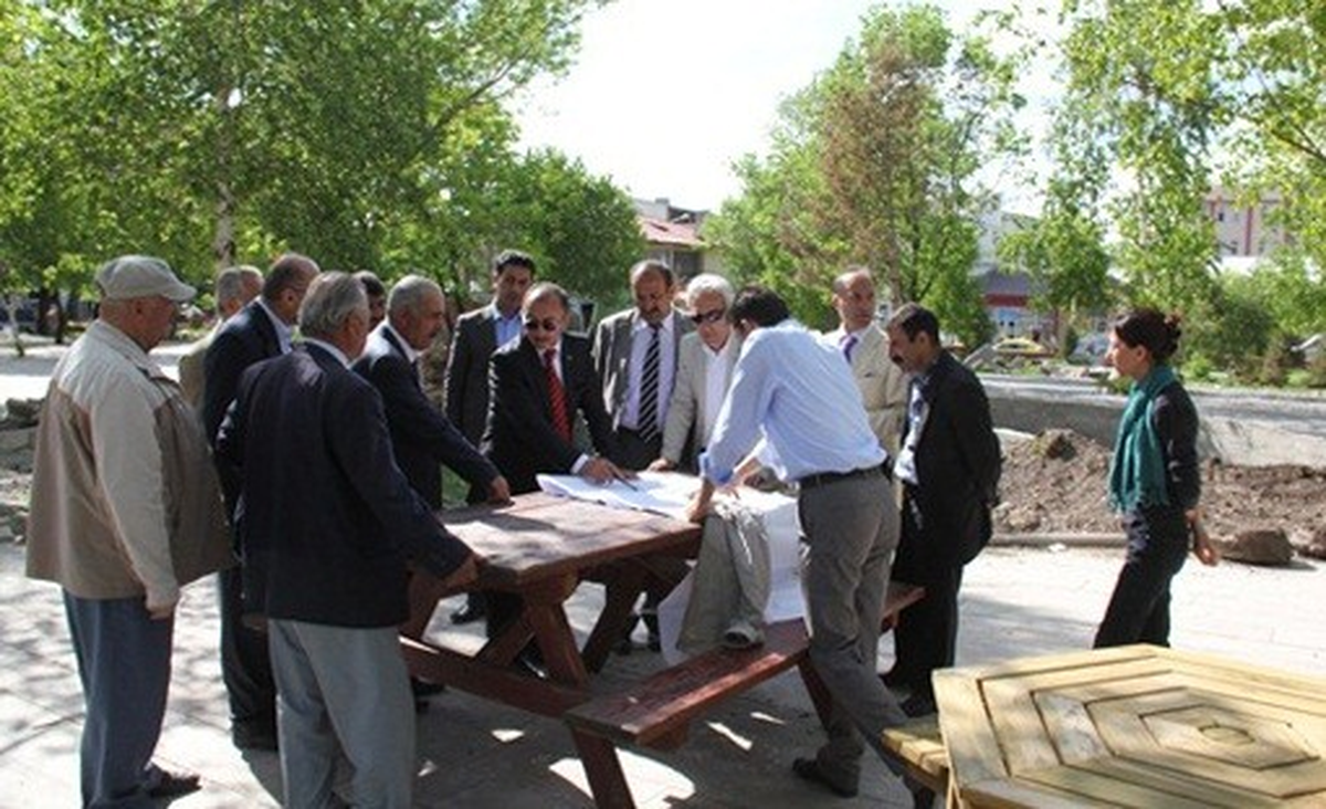 Başkan Köksoy ve Meclis Üyeleri Şehir Merkezinde Yapımı Devam Eden İnşaatlarda İncelemelerde Bulundu