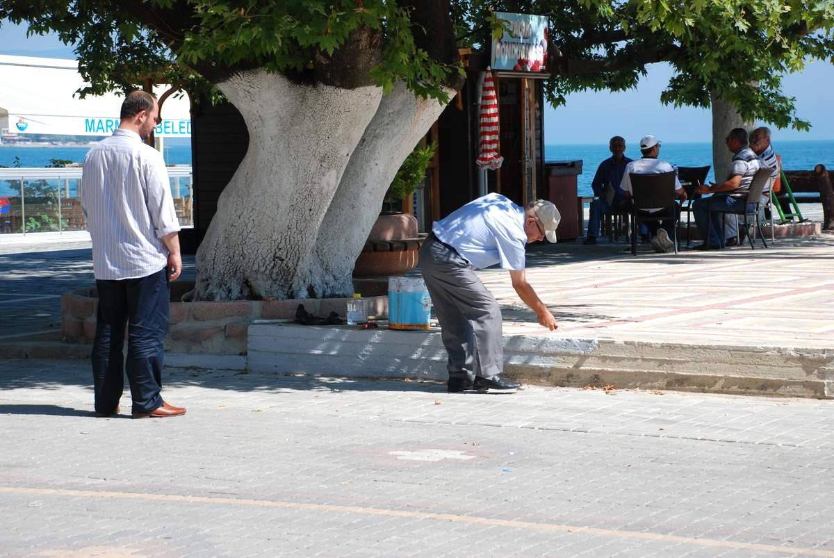 Belediye Başkanı Fırçayı Eline Aldı