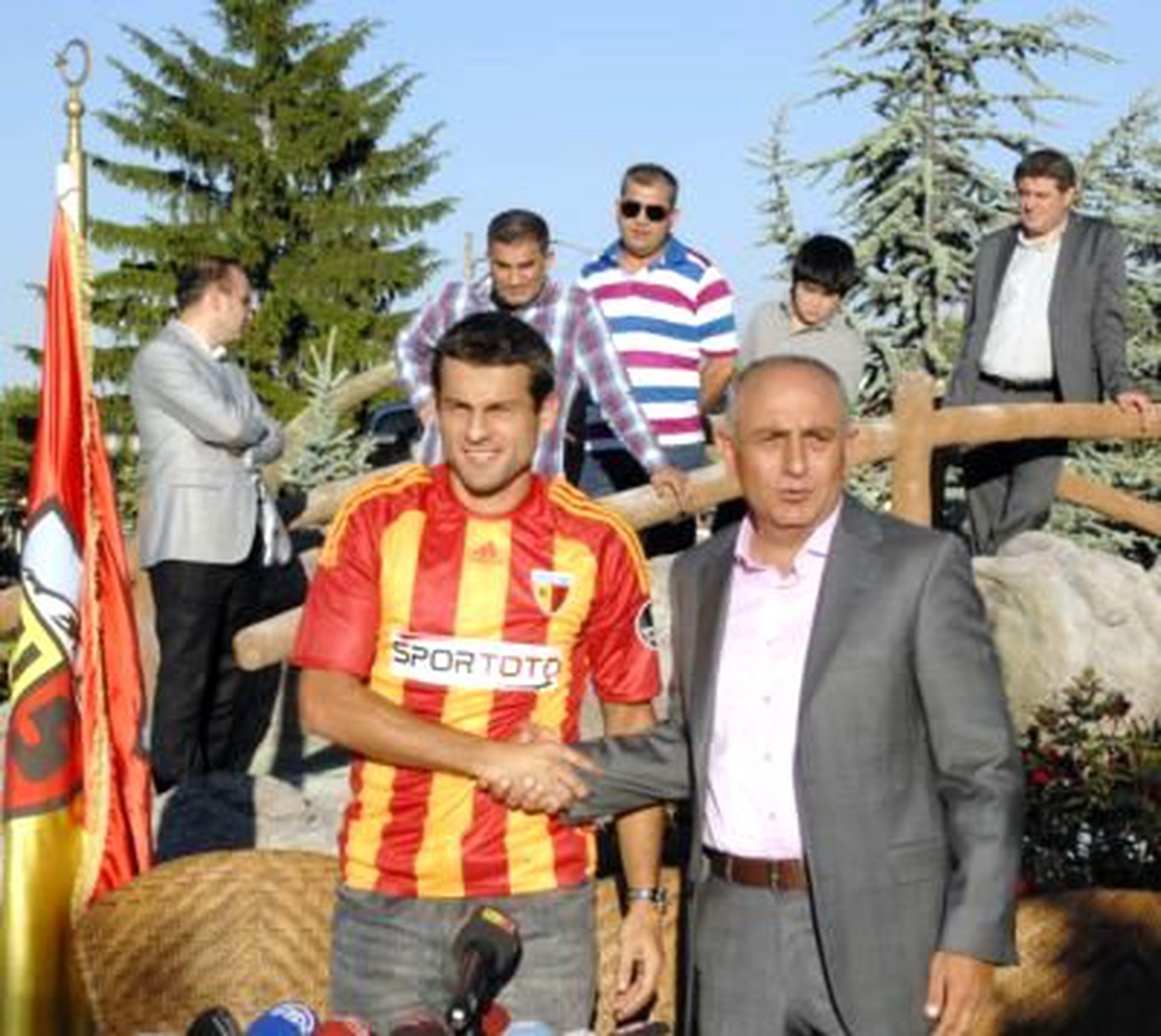 Beşiktaş\'ın Eski Futbolcusu Bobo Kayserispor\'da