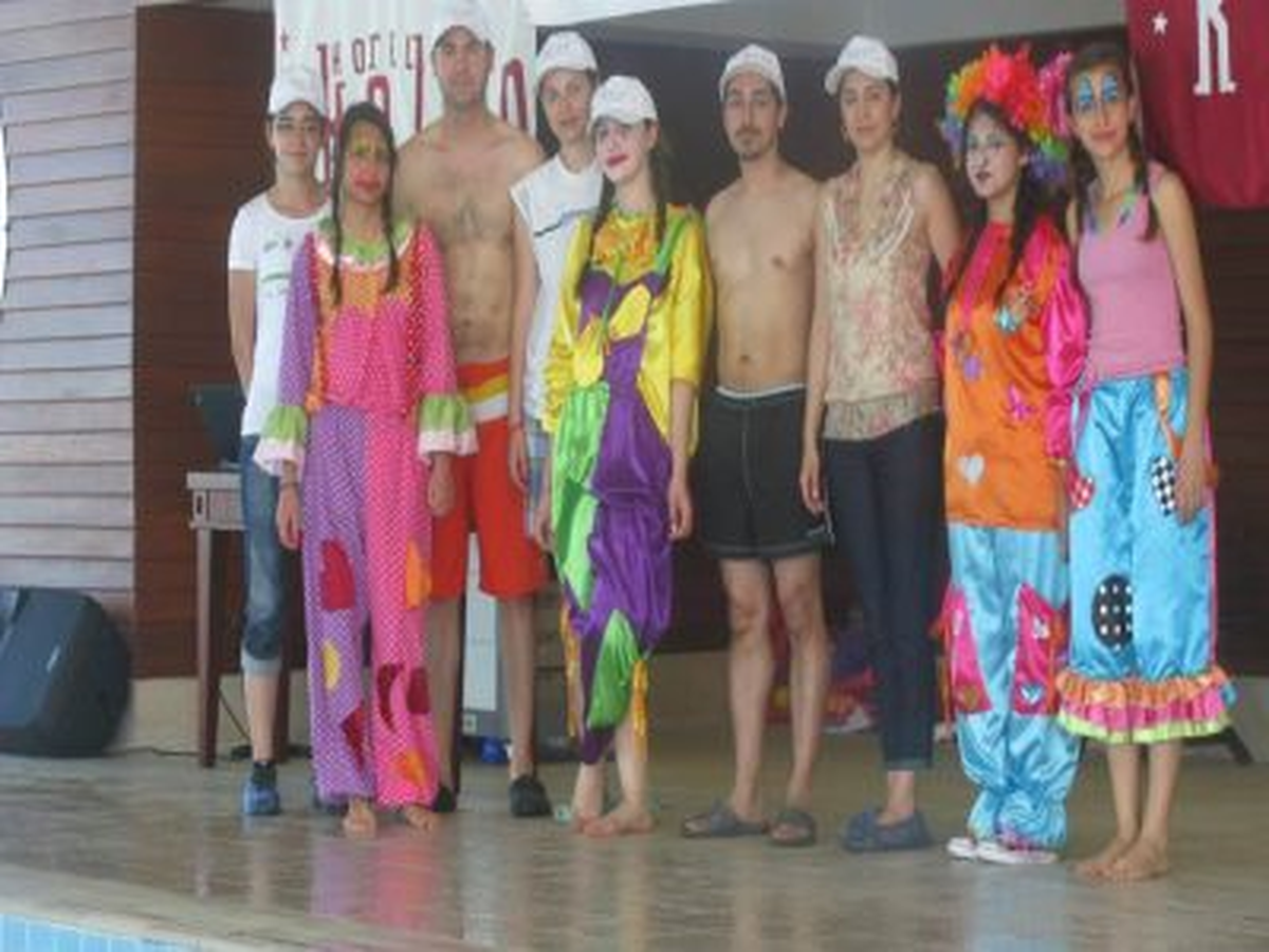 Çocuklar Karnelerini Kolin Hotel\'de Yüzdürdü