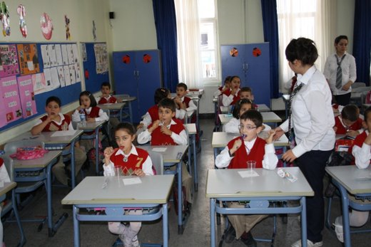 Dişler Yolunda Projesi İlk Mezunlarını Verdi
