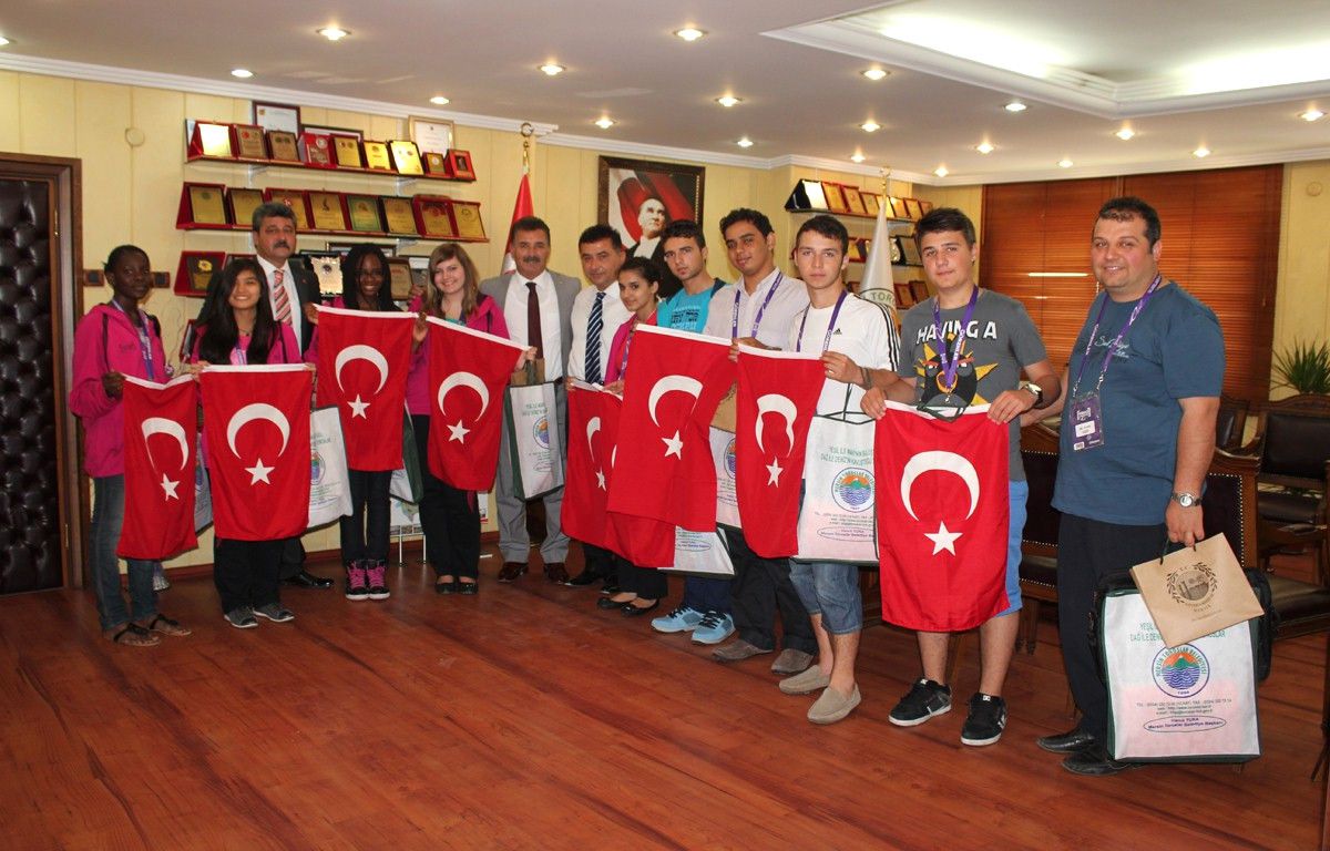 Dünya Çocuklarından Başkan Tuna\'ya Ziyaret