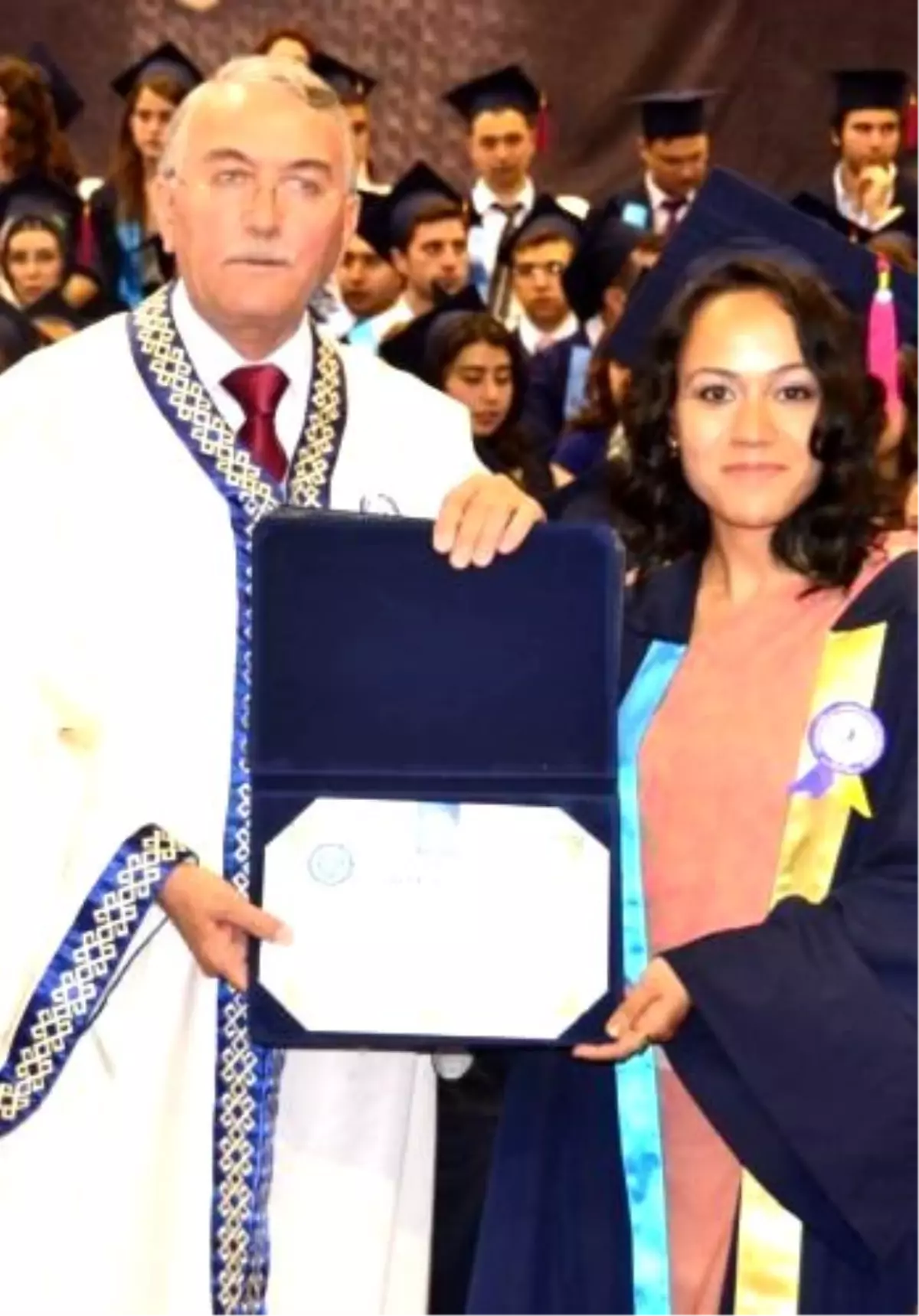 Esogü Eğitim Fakültesi\'nde Mezuniyet Coşkusu