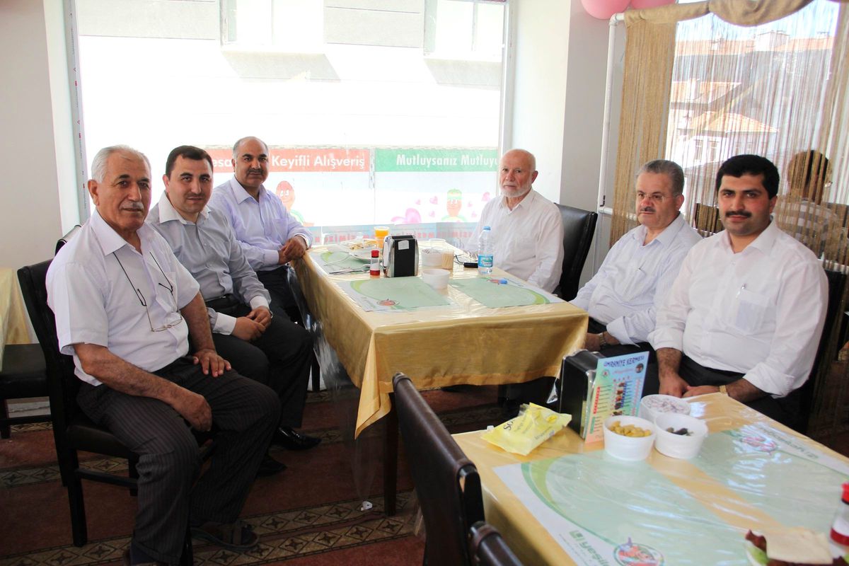 Gönüllülerden Öğrenciler Yararına Kermes