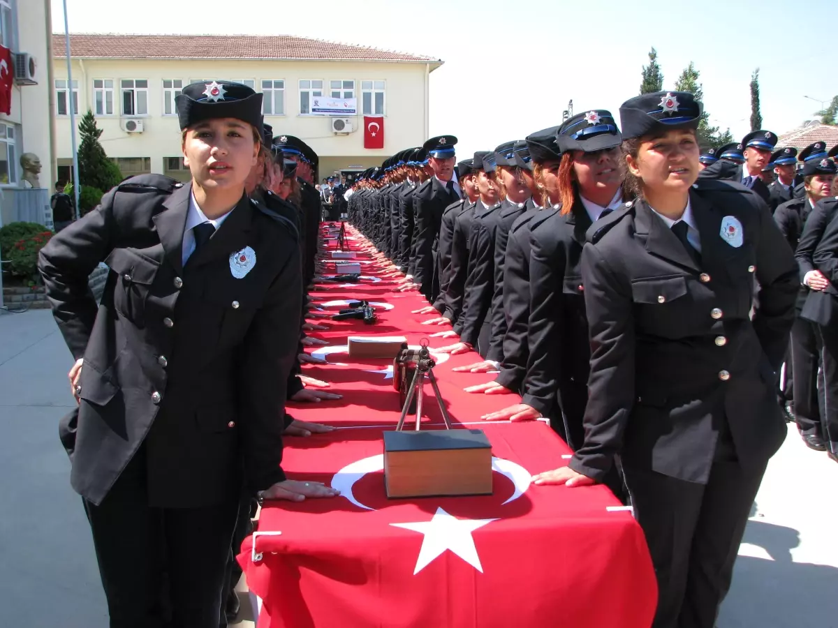 Hatay Polis Meslek Yüksek Okulu\'nda Mezuniyet Sevinci