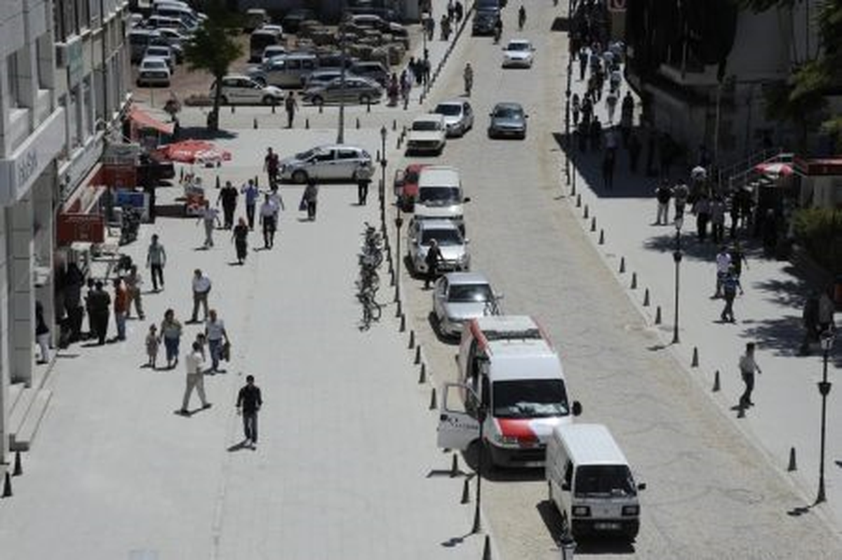 İsmetpaşa Caddesi\'nde Park Etmek Yasak