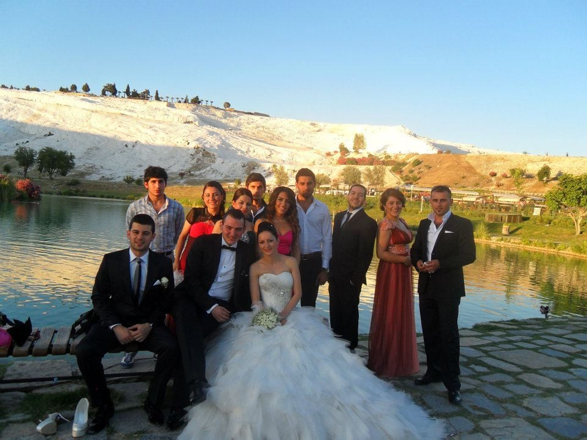 İşten Çıkarılan Çift, Herşeye Rağmen Nikah Gününü Değiştirmedi