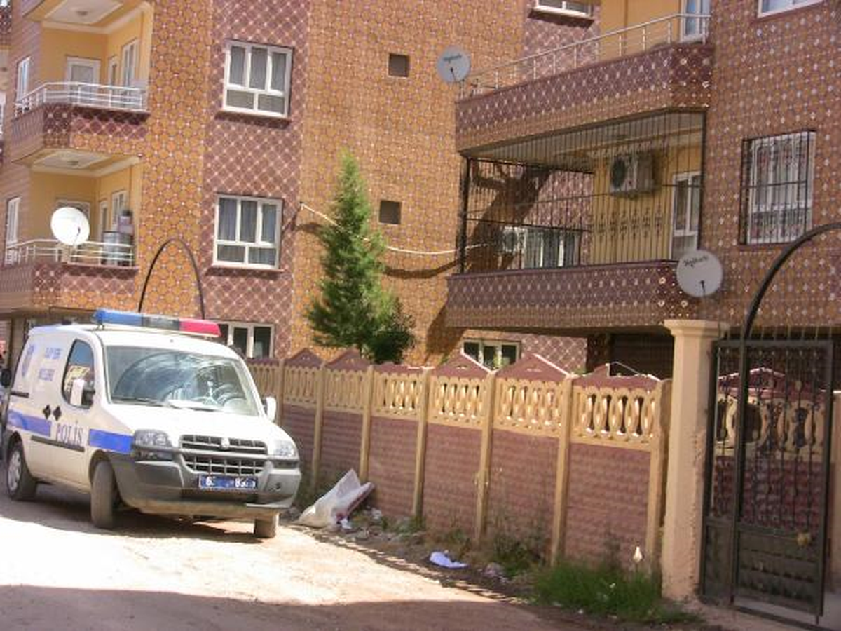 Kardeşinin Borcu Yüzünden Bunalıma Giren Kuruyemişçi İntihar Etti