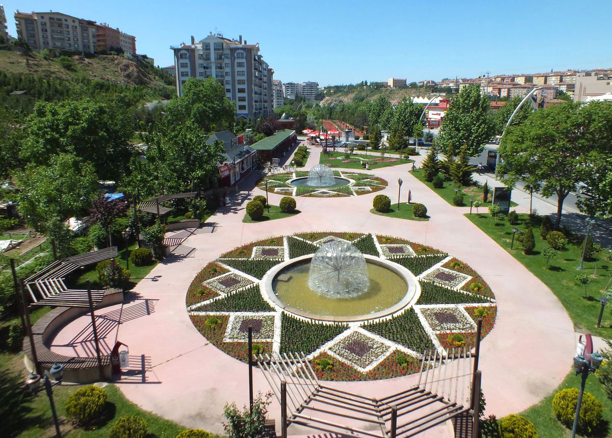 Keçiören\'e 436 Bin Çiçek Dikildi