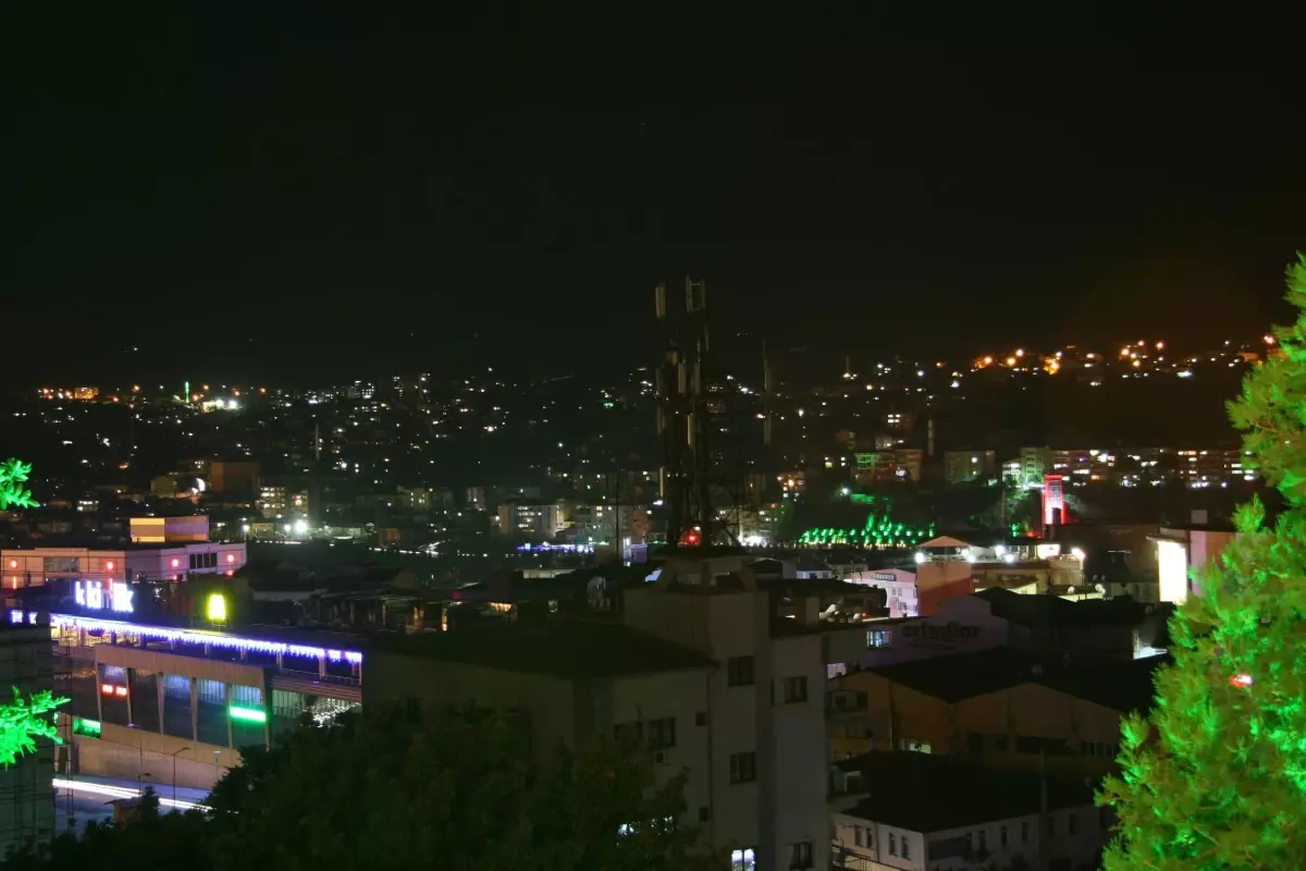 Kentin Aydınlatma Elektrikleri Kesildi