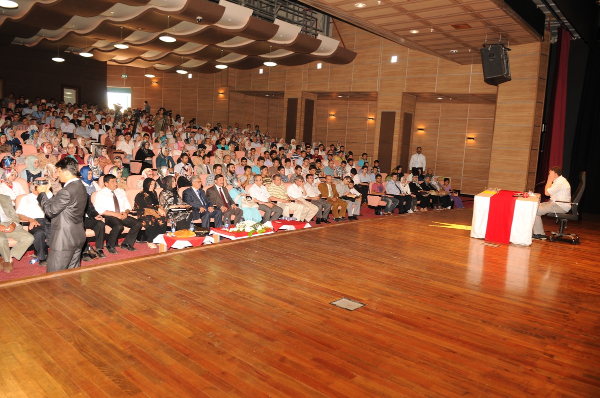 "Kuran\'a Üveysi Bakış" Konulu Konferans Büyük İlgi Gördü