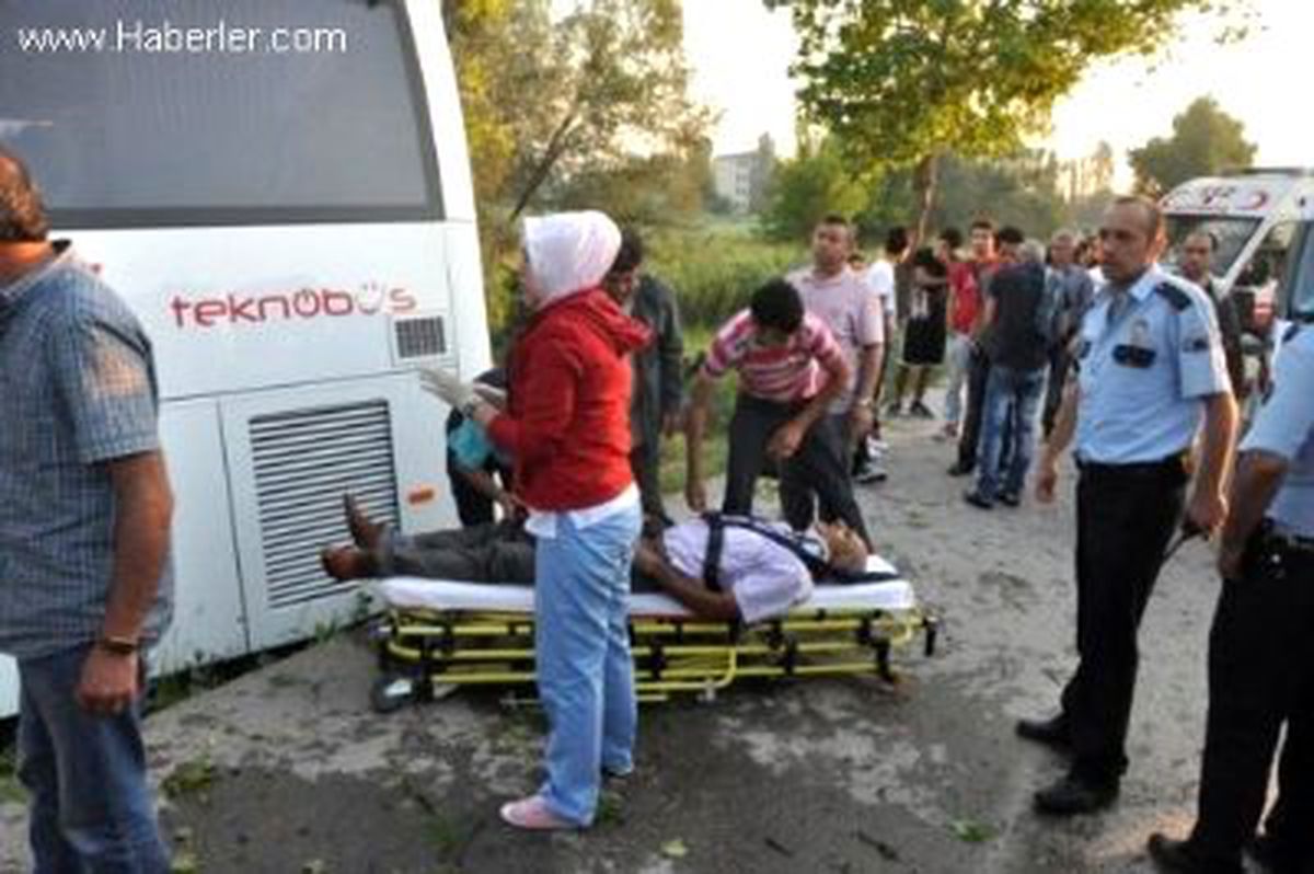 Kütahya\'da Yolcu Otobüsü Devrildi