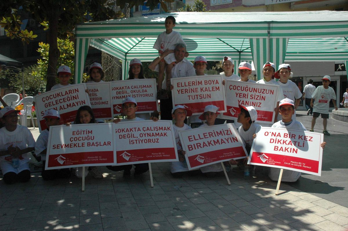 Manisa\'da \'Dünya Çocuk İşciliği ile Mücadele Günü\' Kutlaması