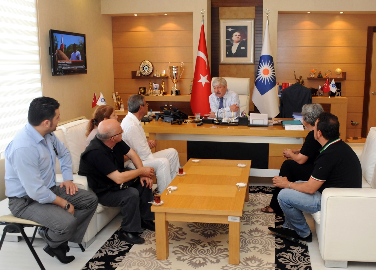 Milli Egemenlik Caddesi Esnafı Caddelerinin Yenilenmesini İstedi