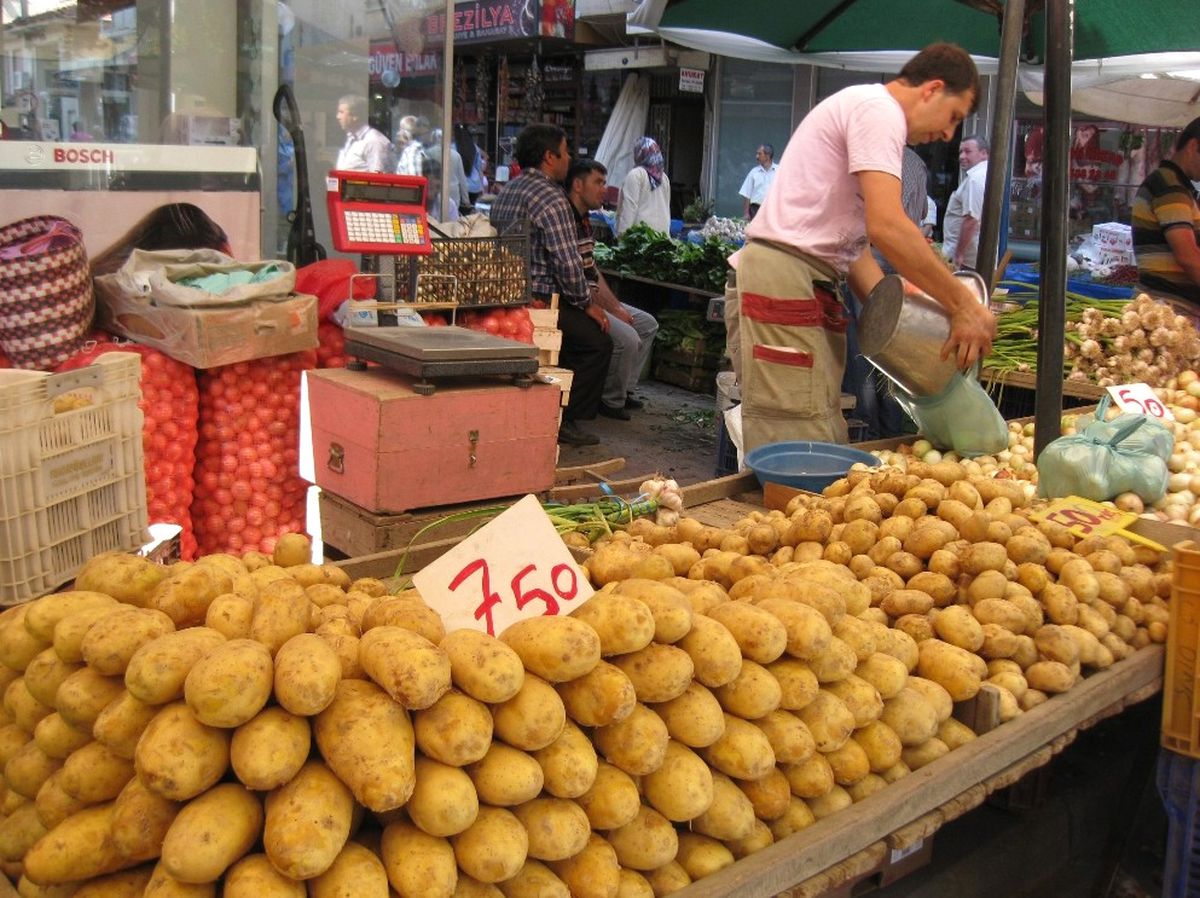 Ödemiş\'in Bahar Patatesi Tarlada Bekliyor
