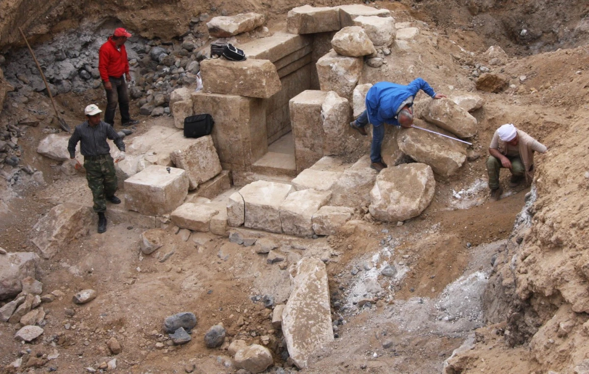 (Özel Haber) Kırıkkale\'de Yapılan Kazı Çalışmasında 2 Bin Yıllık Mezar Ortaya Çıktı