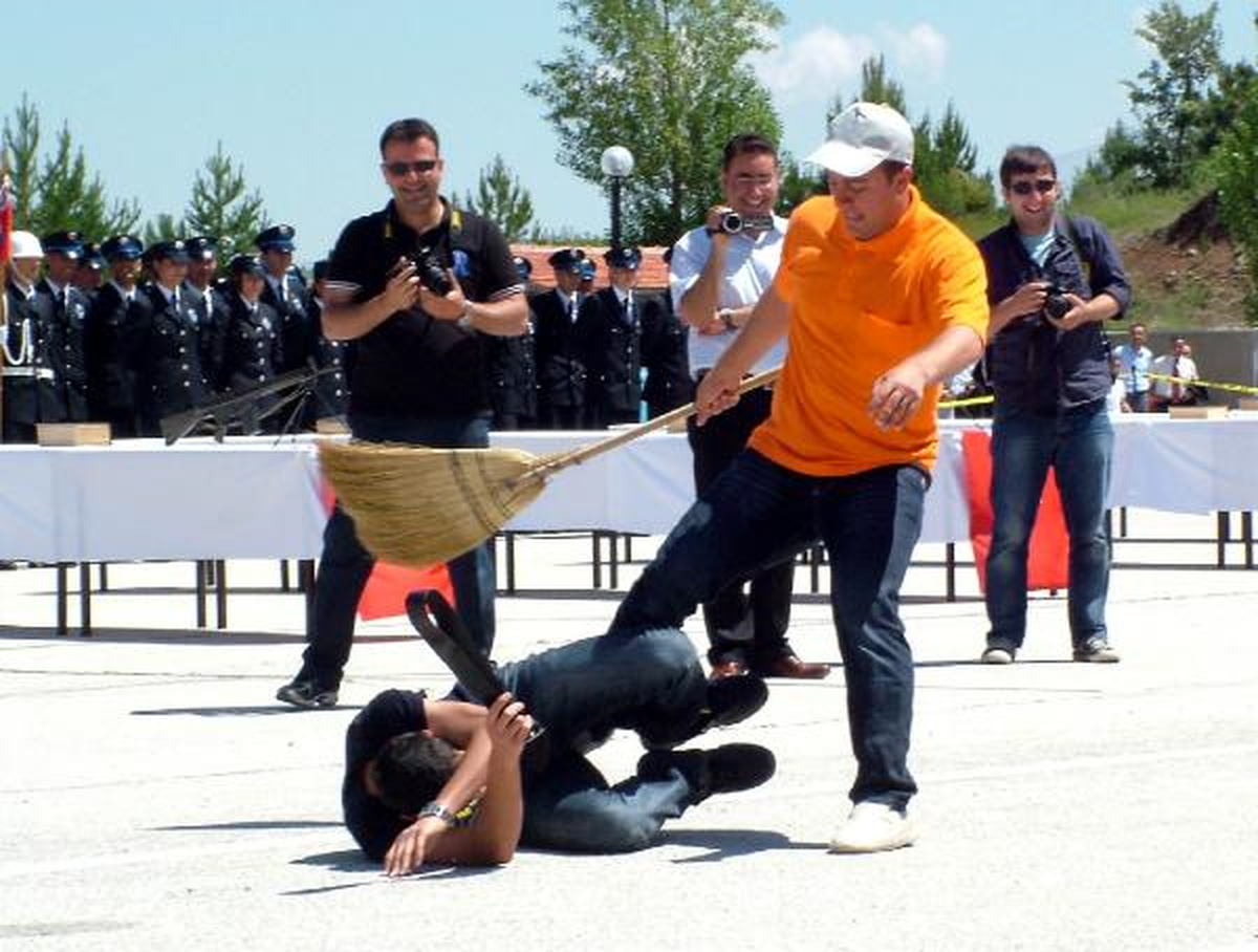 Polis Adaylarının Mezuniyet Coşkusu