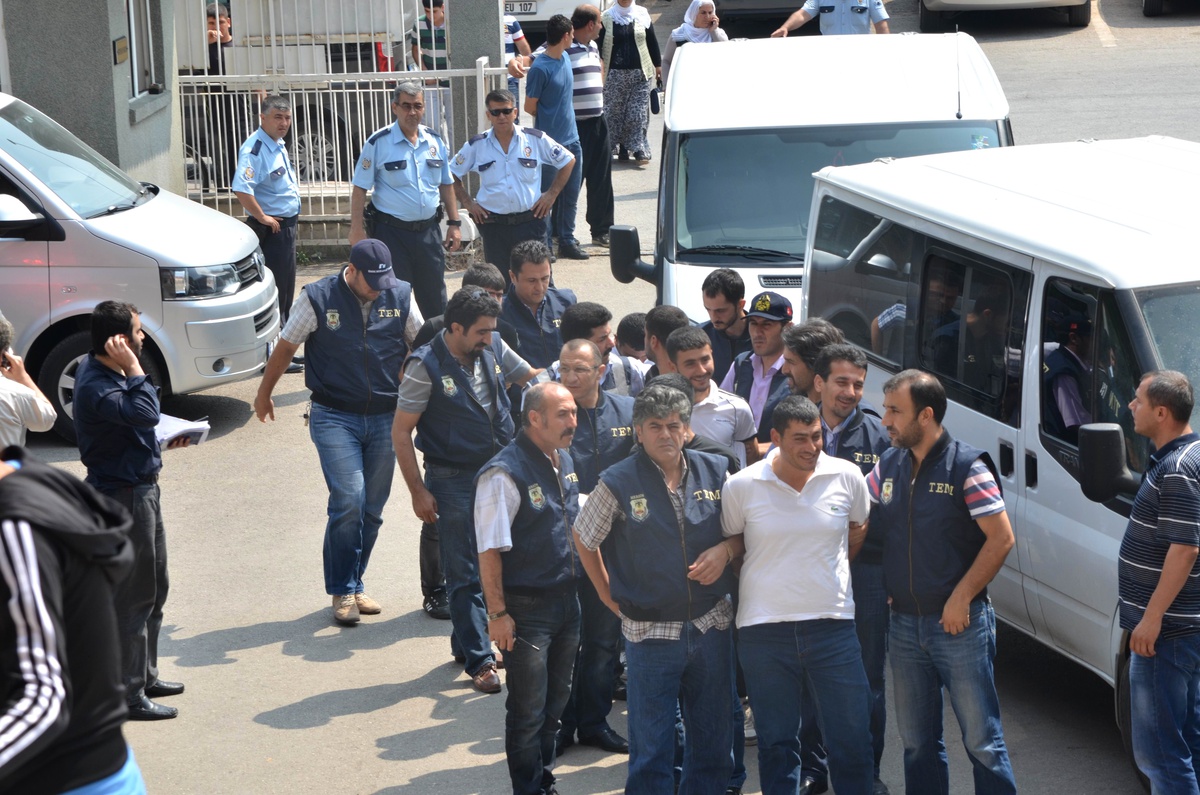 Polise Kaleşnikoflu Saldırı Düzenleyen Şahıs Yakalandı
