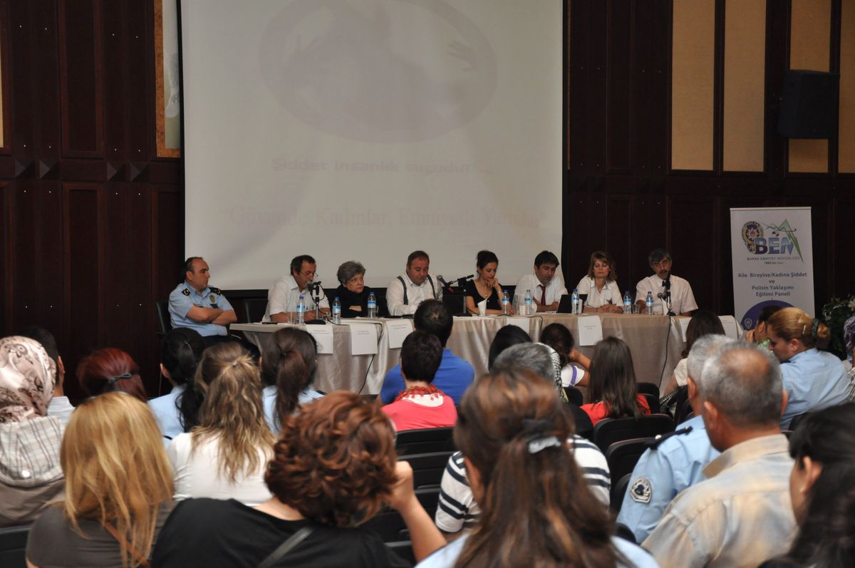 Polisten "Şiddet" Semineri