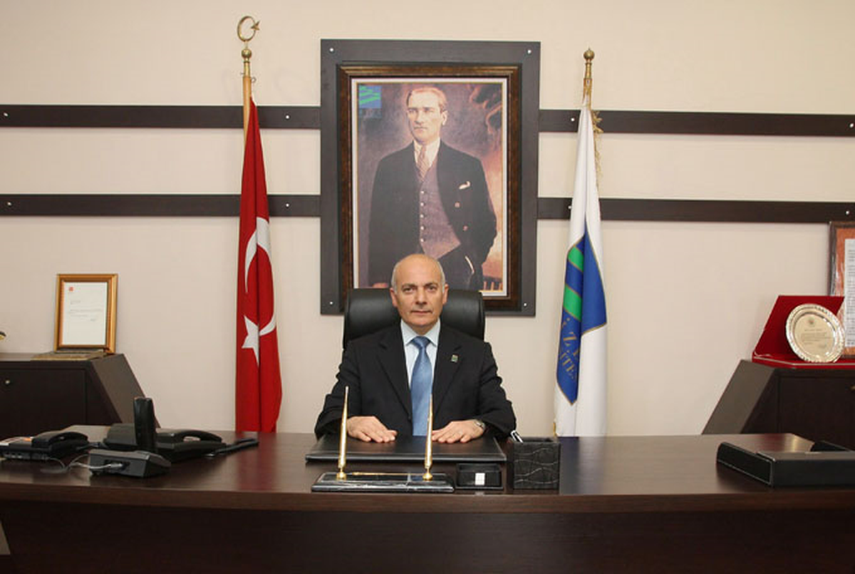 Recep Tayyip Erdoğan Üniversitesi Rektörü Prof. Dr. Arif Yılmaz Yılın En Başarılı Rektörü Seçildi
