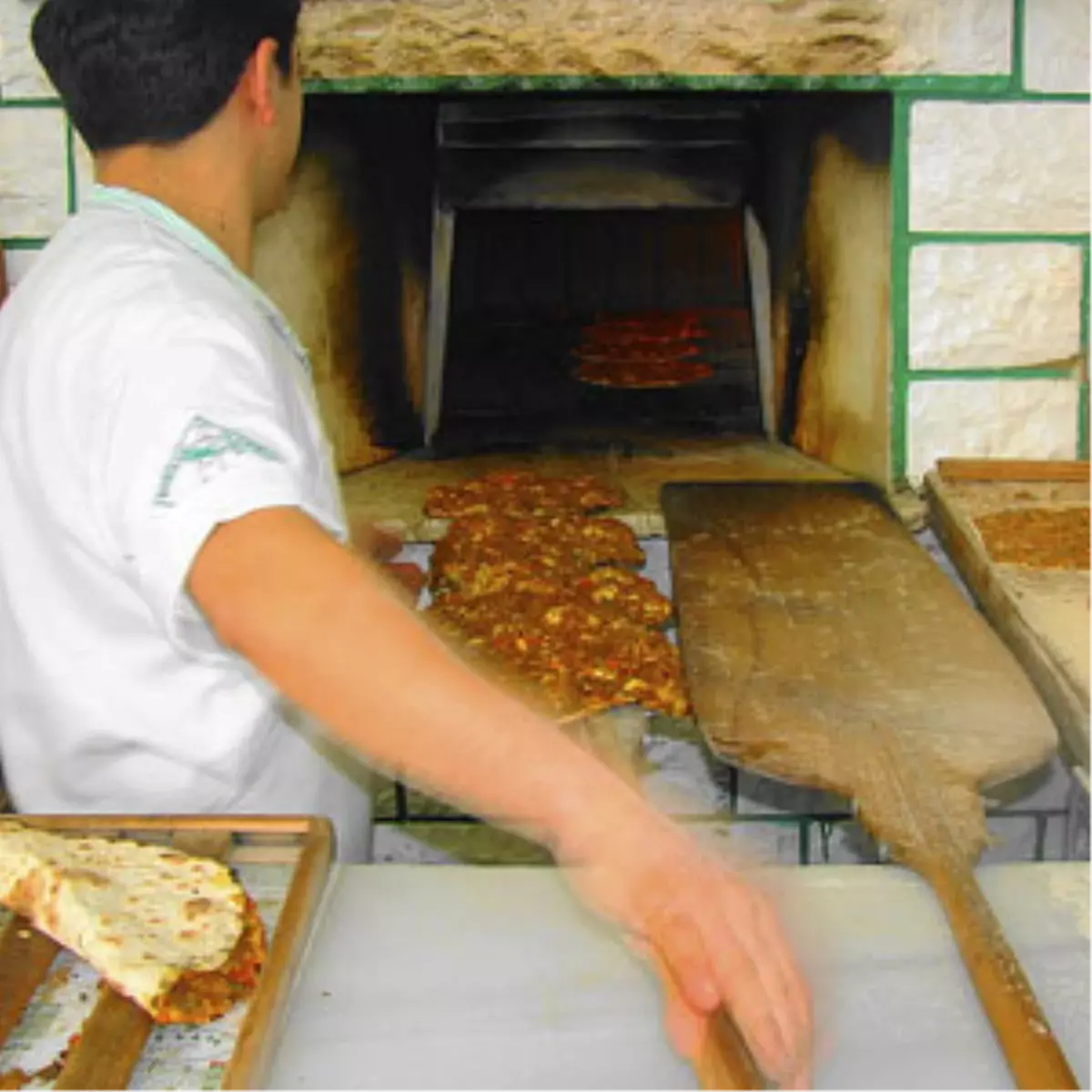 Sıcaktan Bunalan Lahmacuncudan İlginç Serinleme Yöntemi