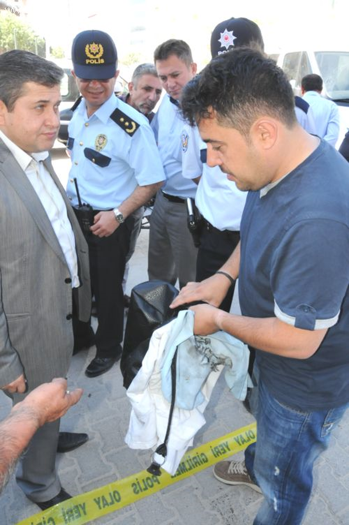 Şüpheli Çantadan Erkek Gömleği Çıktı
