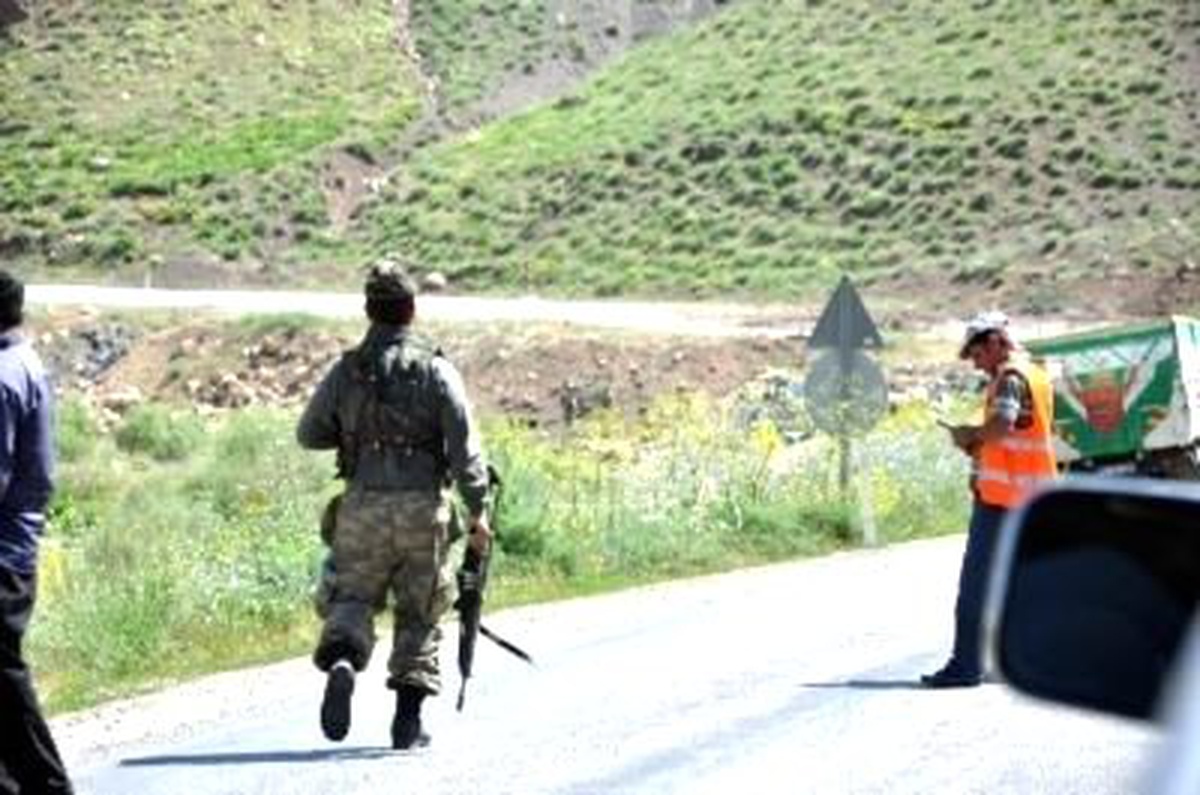 Teröristlerin Yola Döşediği 100 Kilogram Patlayıcı İmha Edildi